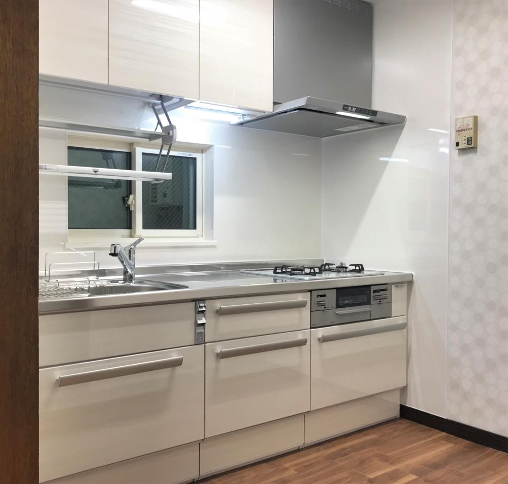 セパレートキッチンから機能充実のシステムキッチンへ