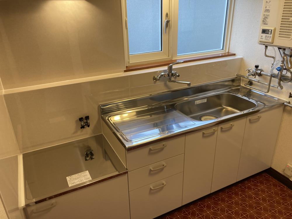 プロペラ換気扇の古いキッチンからお手入れ簡単なキッチンへ