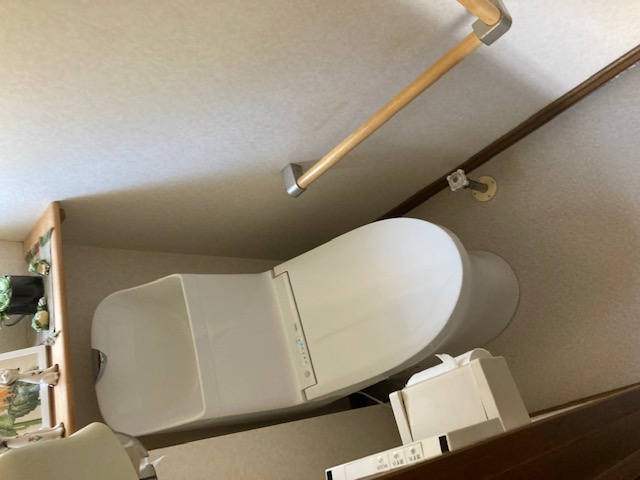 古く、汚れが気になるトイレから、掃除性能に長けた一体型トイレへ